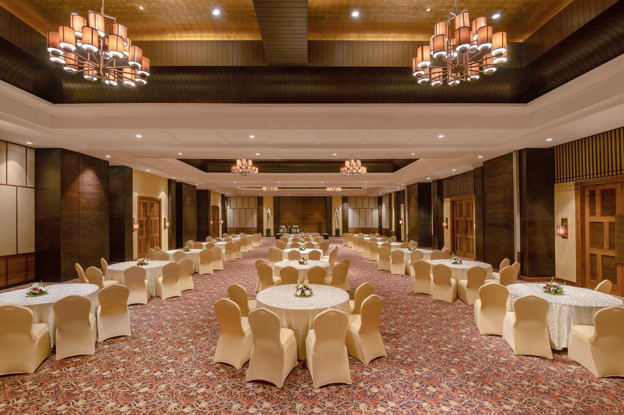 Radisson Blu Resort&Spa Karjat Exterior foto The Royal Ballroom