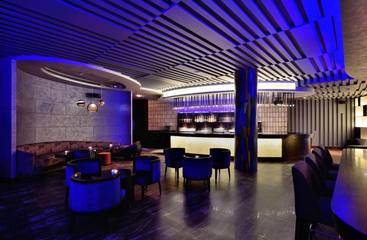 Radisson Blu Resort&Spa Karjat Exterior foto The bar at the 101 bar