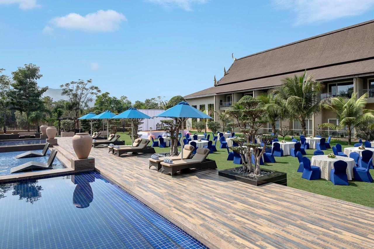 Radisson Blu Resort&Spa Karjat Exterior foto The pool at the hotel
