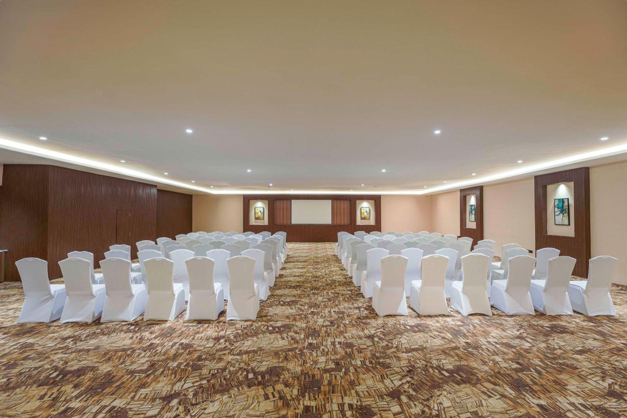 Radisson Blu Resort&Spa Karjat Exterior foto The ballroom