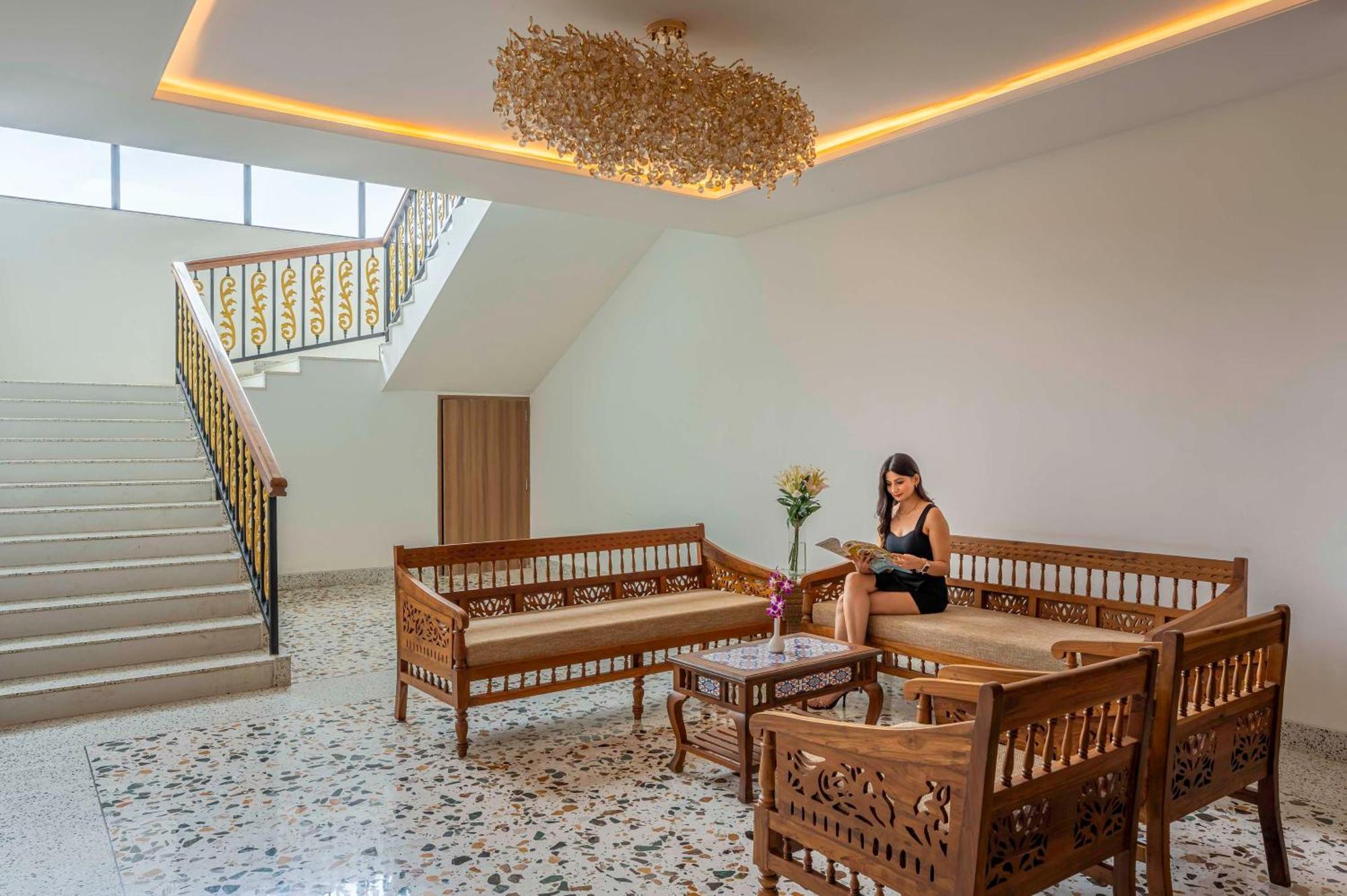 Radisson Blu Resort&Spa Karjat Exterior foto Lobby