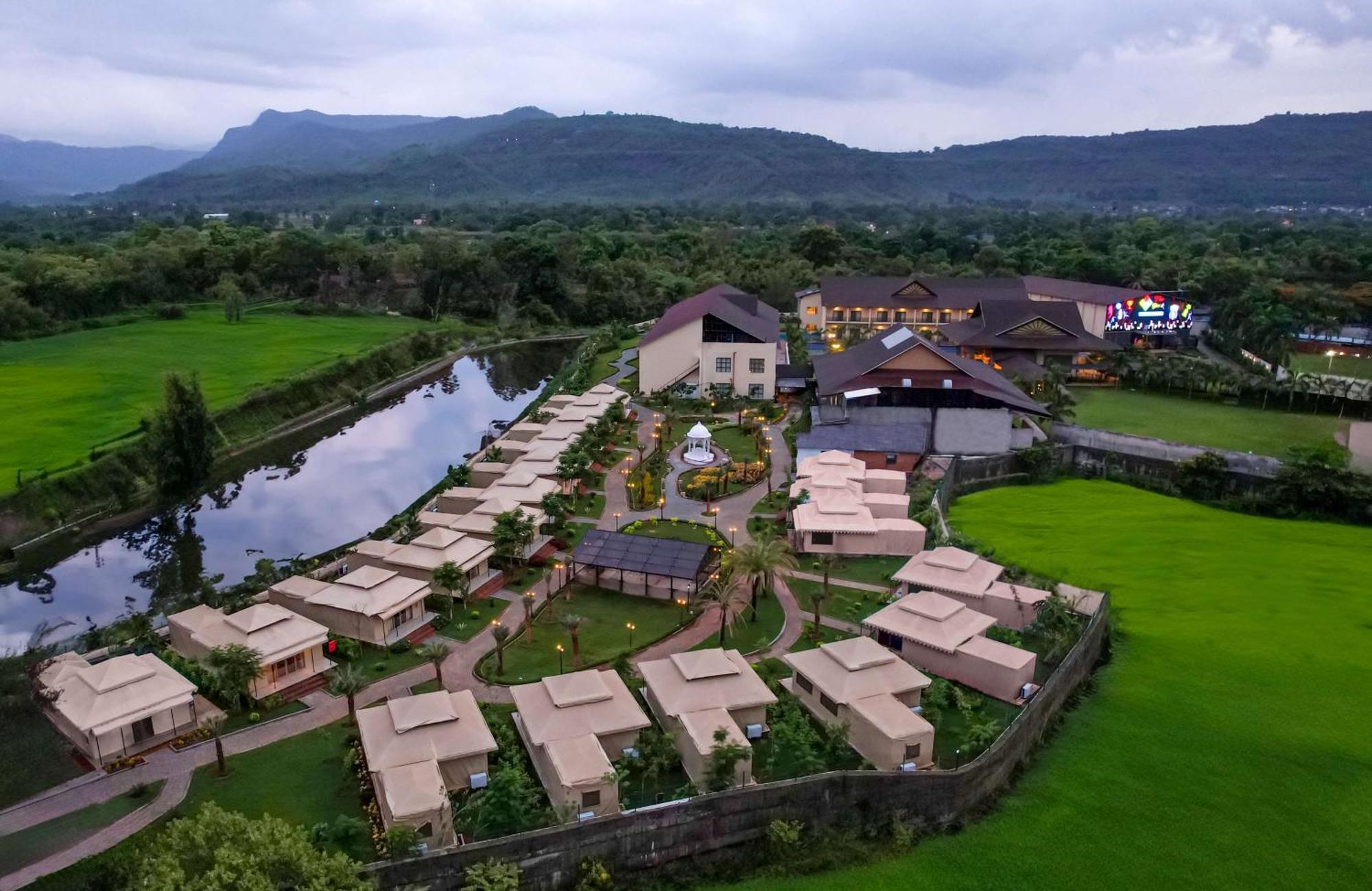 Radisson Blu Resort&Spa Karjat Exterior foto The Village at the Village