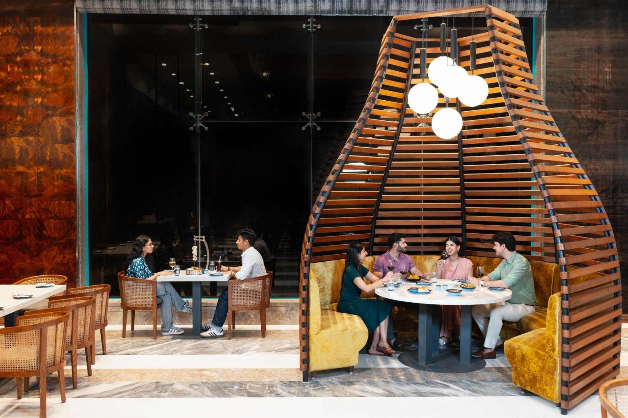 Radisson Blu Resort&Spa Karjat Exterior foto The interior of the restaurant